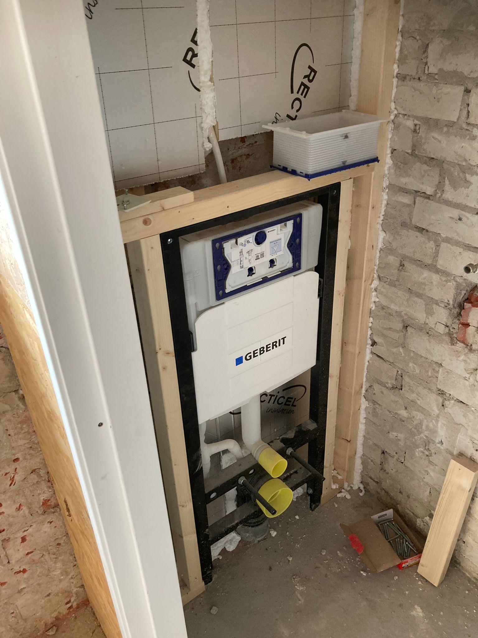 Inbouwreservoir voorbereiding toilet